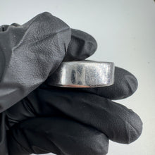 Load image into Gallery viewer, Oura Ring Gen 4 Size 10 Silver & Charging Base