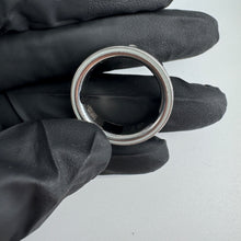 Load image into Gallery viewer, Oura Ring Gen 4 Size 10 Brushed Silver & Charging Base