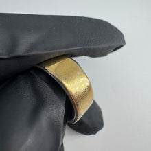 Load image into Gallery viewer, Oura Ring Gen 4 Size 7 Gold & Charging Base