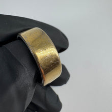 Load image into Gallery viewer, Oura Ring Gen 4 Size 7 Gold & Charging Base