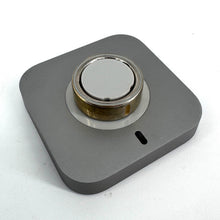 Load image into Gallery viewer, Oura Ring Gen 4 Size 7 Gold & Charging Base