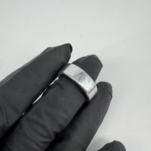 Load image into Gallery viewer, Oura Ring Gen 4 Size 11 Silver & Charger Base