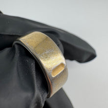 Load image into Gallery viewer, Oura Ring Gen 4 Size 7 Gold & Charging Base