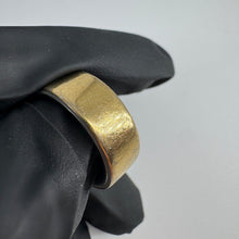 Load image into Gallery viewer, Oura Ring Gen 4 Size 7 Gold & Charging Base