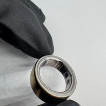Load image into Gallery viewer, Oura Ring Gen 4 Size 7 Gold & Charging Base