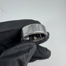 Load image into Gallery viewer, Oura Ring Gen 4 Size 8 Silver & Charging Base