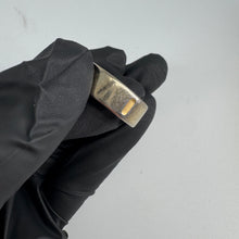 Load image into Gallery viewer, Oura Ring Gen 4 Size 10 Gold & Charging Base