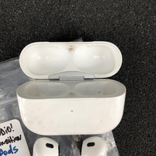 Load image into Gallery viewer, ISSUE AirPods Pro (2nd Gen.) Lightning White w/ Charging Case - FIND MY