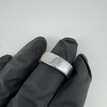 Load image into Gallery viewer, Oura Ring Gen 4 Size 11 Silver & Charger Base