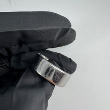 Load image into Gallery viewer, Oura Ring Gen 4 Size 8 Silver & Charging Base