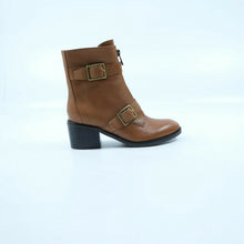 Load image into Gallery viewer, Donald Pliner Dusten Boots Size 6.5 (saddle calf)