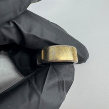Load image into Gallery viewer, Oura Ring Gen 4 Size 7 Gold & Charging Base