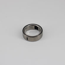 Load image into Gallery viewer, Oura Ring Gen 4 Size 10 Stealth & Charging Base, acceptable