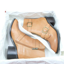 Load image into Gallery viewer, Donald Pliner Dusten Boots Size 6.5 (saddle calf)