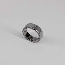 Load image into Gallery viewer, Oura Ring Gen 4 Size 10 Silver & Charging Base