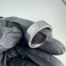 Load image into Gallery viewer, Oura Ring Gen 4 Size 10 Silver & Charging Base