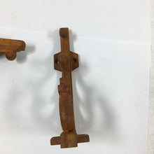 Load image into Gallery viewer, Cast Iron Shelf Bracket - Rust - 6 7/8" x 4 1/2" (PACK OF 2)
