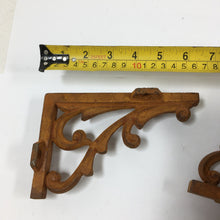 Load image into Gallery viewer, Cast Iron Shelf Bracket - Rust - 6 7/8" x 4 1/2" (PACK OF 2)
