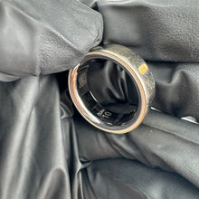 Load image into Gallery viewer, Oura Ring Gen 4 Size 10 Gold &amp; Charging Base
