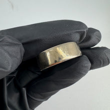 Load image into Gallery viewer, Oura Ring Gen 4 Size 10 Gold &amp; Charging Base
