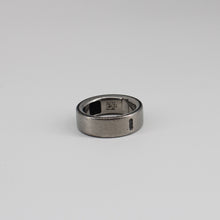 Load image into Gallery viewer, Oura Ring Gen 4 Size 10 Stealth &amp; Charging Base, acceptable
