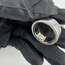 Load image into Gallery viewer, Oura Ring 4 Smart Ring Size 7 - Silver w/ Charging Station
