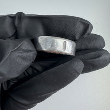Load image into Gallery viewer, Oura Ring Gen 4 Size 10 Silver &amp; Charging Base
