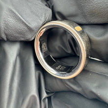 Load image into Gallery viewer, Oura Ring Gen 4 Size 10 Gold &amp; Charging Base
