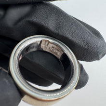 Load image into Gallery viewer, Oura Ring Gen 4 Size 7 Gold &amp; Charging Base
