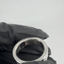 Load image into Gallery viewer, Oura Ring Gen 4 Size 11 Silver &amp; Charger Base
