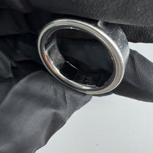 Load image into Gallery viewer, Oura Ring Gen 4 Size 10 Brushed Silver &amp; Charging Base
