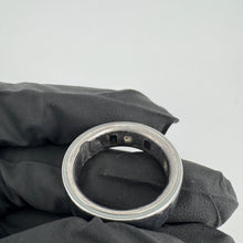 Load image into Gallery viewer, Oura Ring Gen 4 Size 11 Silver &amp; Charger Base
