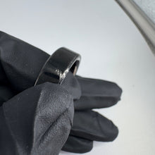 Load image into Gallery viewer, Oura Ring Gen 4 Size 12 Black &amp; Charging Base
