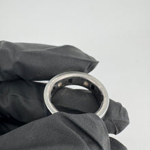Load image into Gallery viewer, Oura Ring Gen 4 Size 11 Silver &amp; Charger Base
