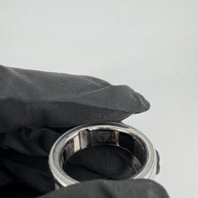 Load image into Gallery viewer, Oura Ring Gen 4 Size 11 Silver &amp; Charger Base
